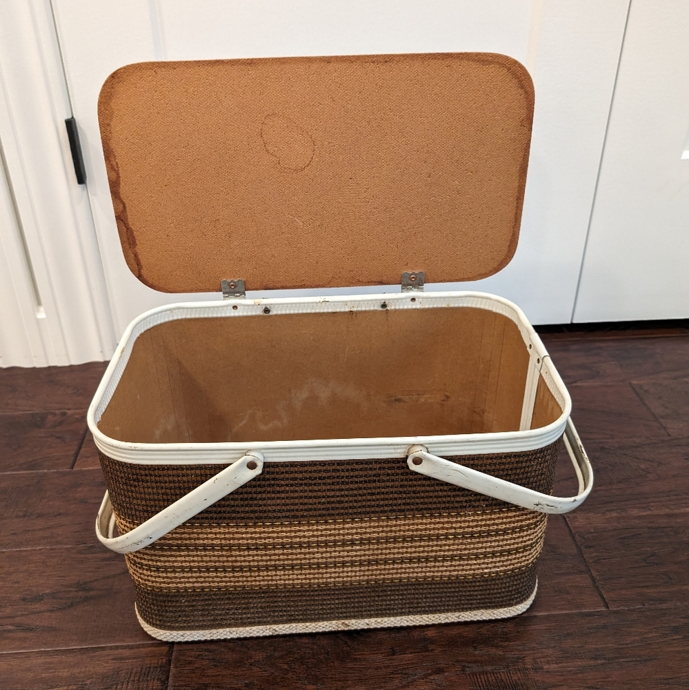 VINTAGE 60s Redmon picnic basket brown wood wicker with white folding handles - Picture 2 of 12